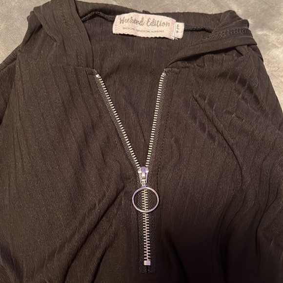 Cropped fitted black long sleeve shirt - Picture 3 of 3